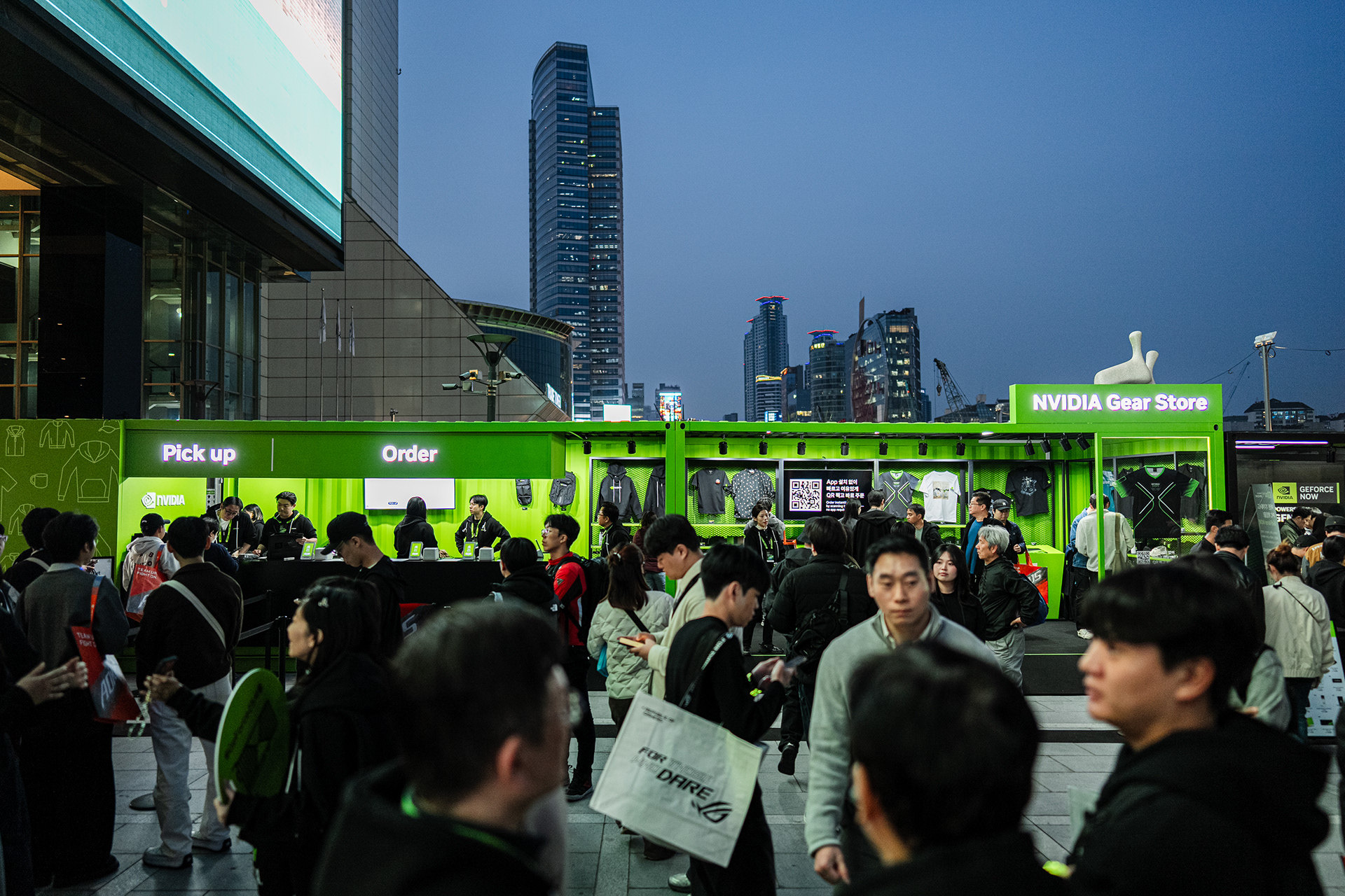 \GEFORCE \26 — image 32
